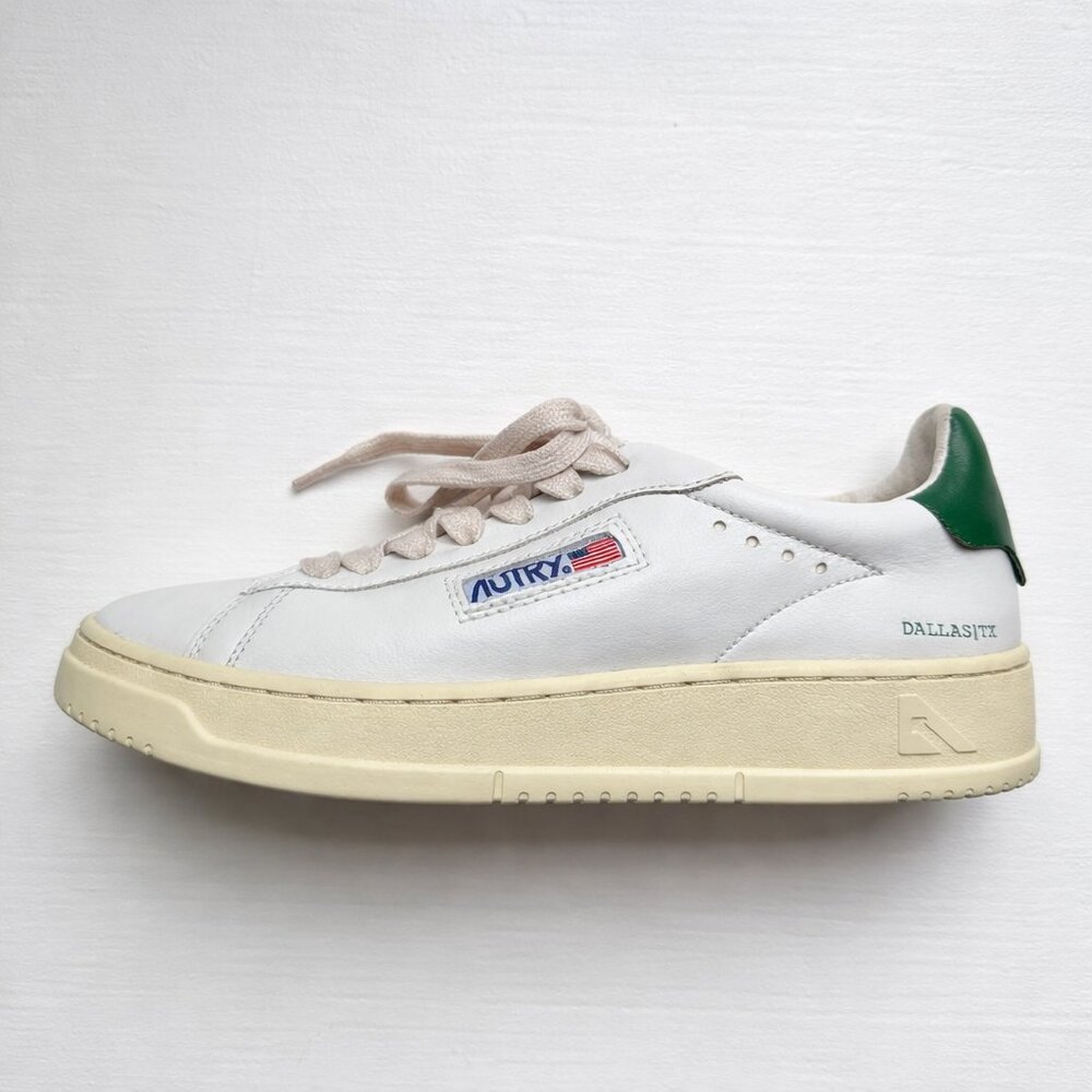 AUTRY Sneakers Medalist Low Sneakers in White and Green Leather- Size 8